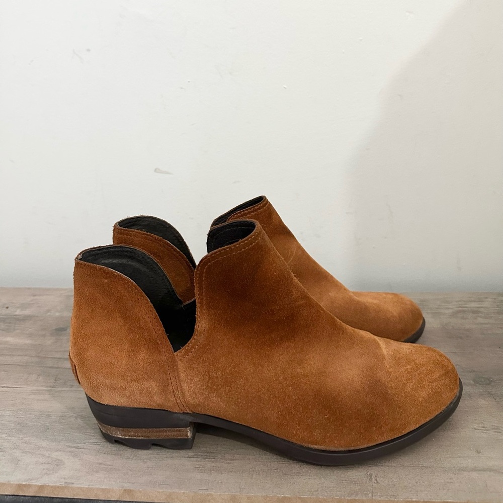 Sorel Women's Suede Ankle Booties in Chestnut Brown